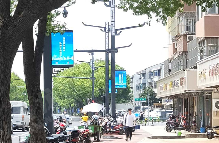 蘇州新吳街智慧燈桿屏正在播放畫面.jpg 蘇州新吳街智慧燈桿屏正在播放畫面.jpg