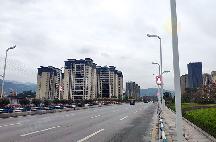 重慶三峽道路上的智慧燈桿.jpg